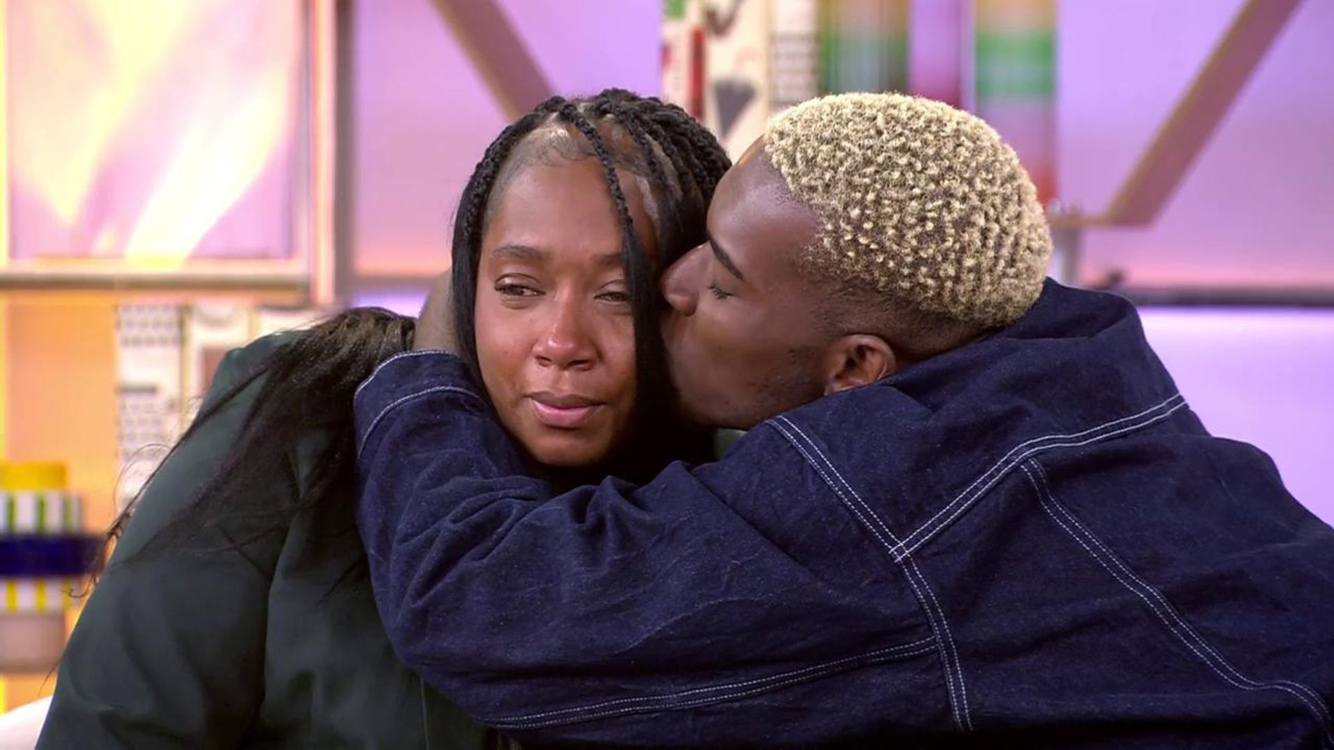 Víctor quiere que su hermana le de una segunda oprotunida