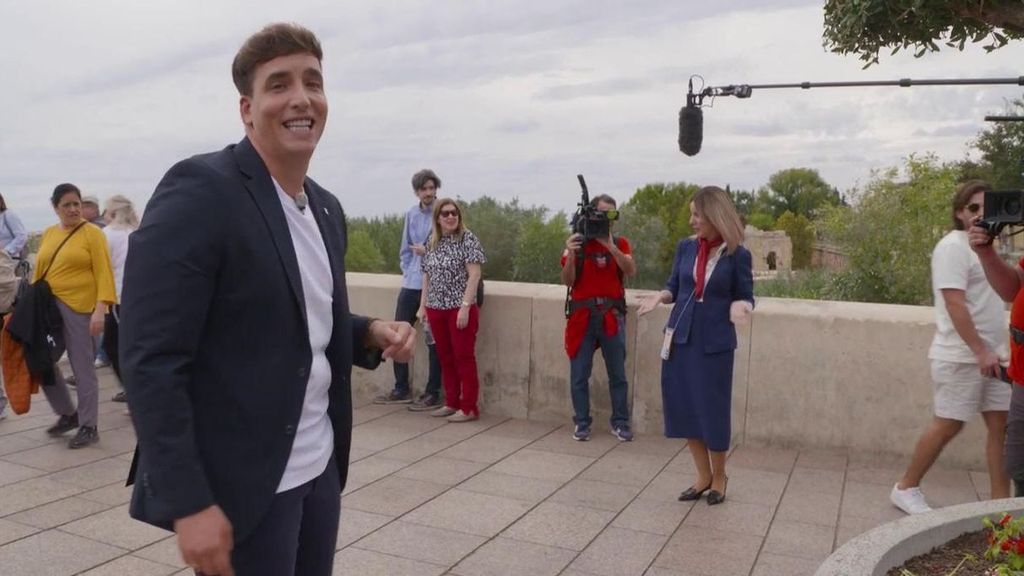 El momentazo de Xuso Jones al hablarle en inglés a una mujer andaluza por error: "¡Soy la Georgina cordobesa!"