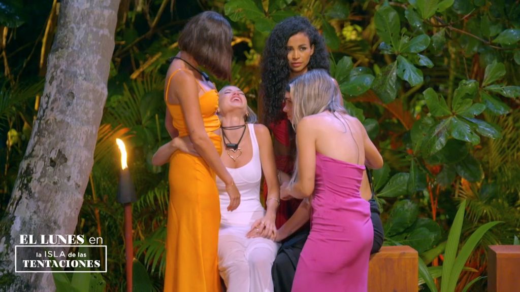 Avance | ¡Se lía en la hoguera de las chicas! Lágrimas, gritos y una huida