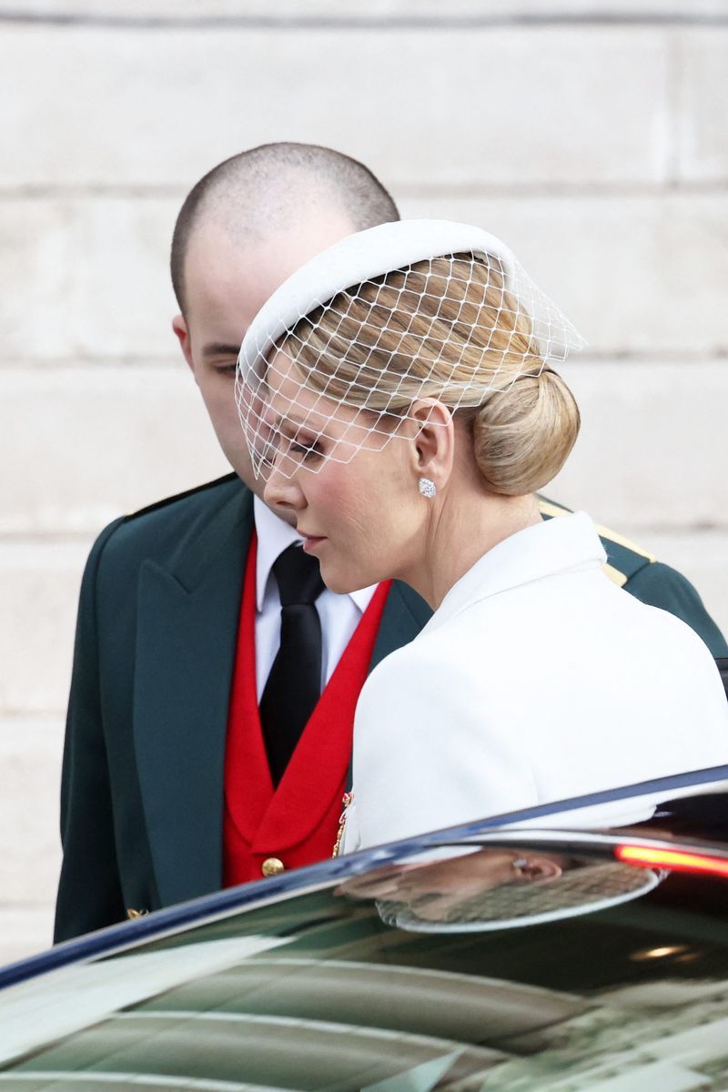Detalle del tocado de Charlenne de Mónaco