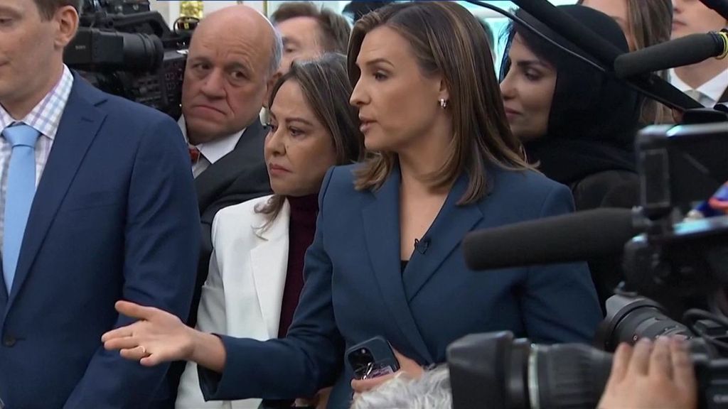 Donald Trump vuelve a amenazar a una periodista y su medio por hacerle preguntas incómodas en la Casa Blanca