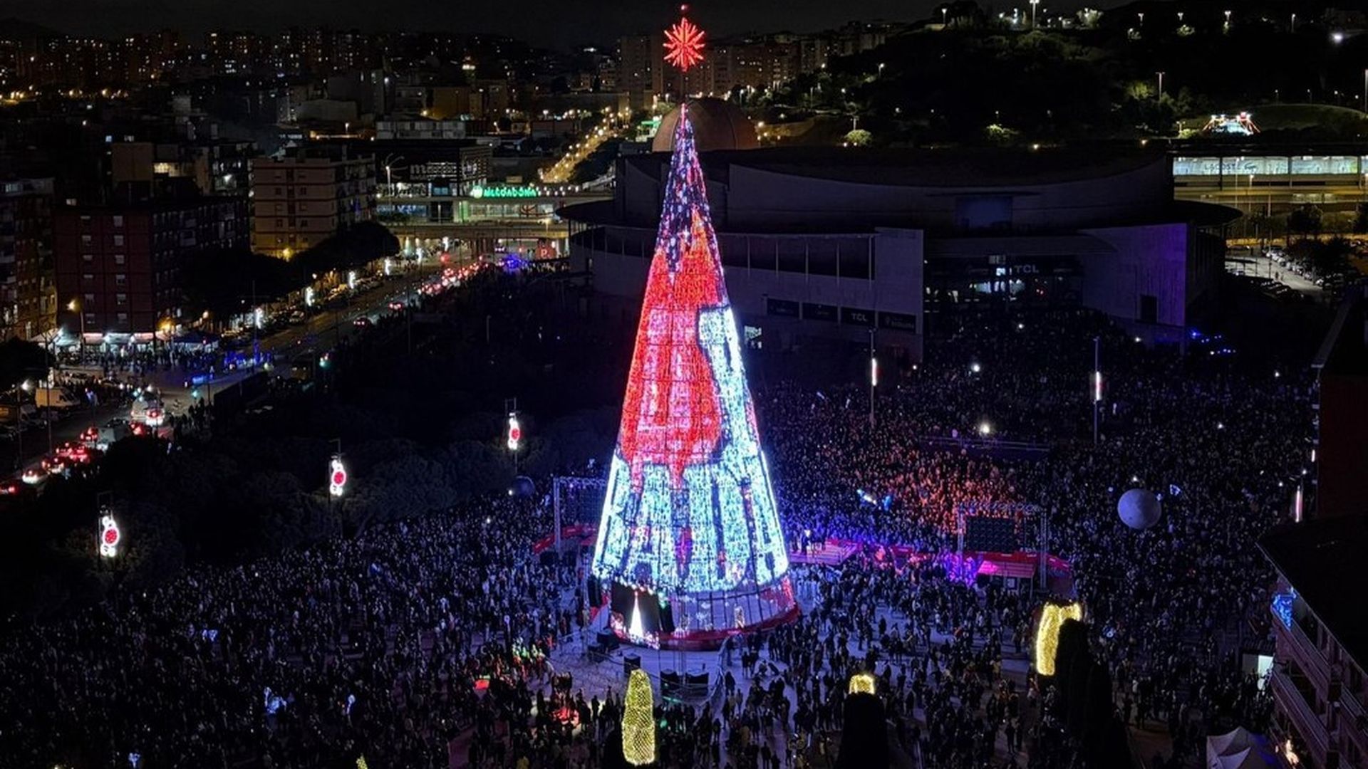 Imagen de archivo del 'superárbol' de Navidad en Badalona
