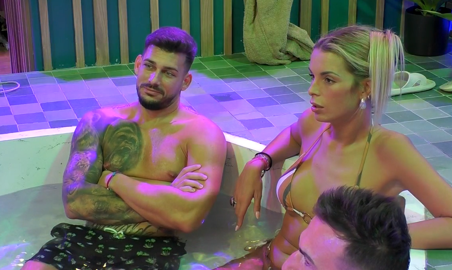 Jacuzzi para celebrar el cumple de Edurne