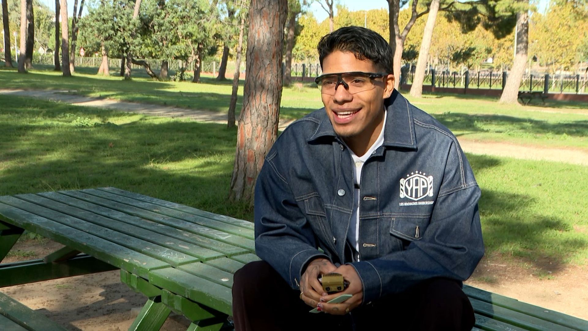 Las 'raíces' de Pedro, de cortar el pelo a sus amigos en un parque a mejor Barbero de España con 22 años