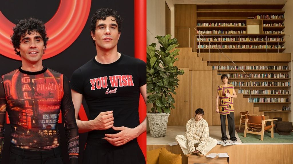 Los Javis en la bibliotaca de su casa, en una imagen de Porcelanosa