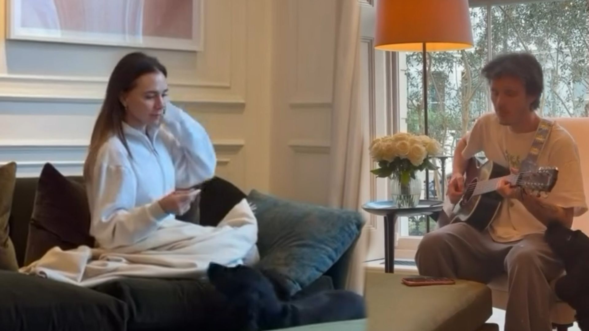 Victoria Beckham sorprende a sus fans tras cantar una canción de las Spice Girls junto a su hijo Cruz