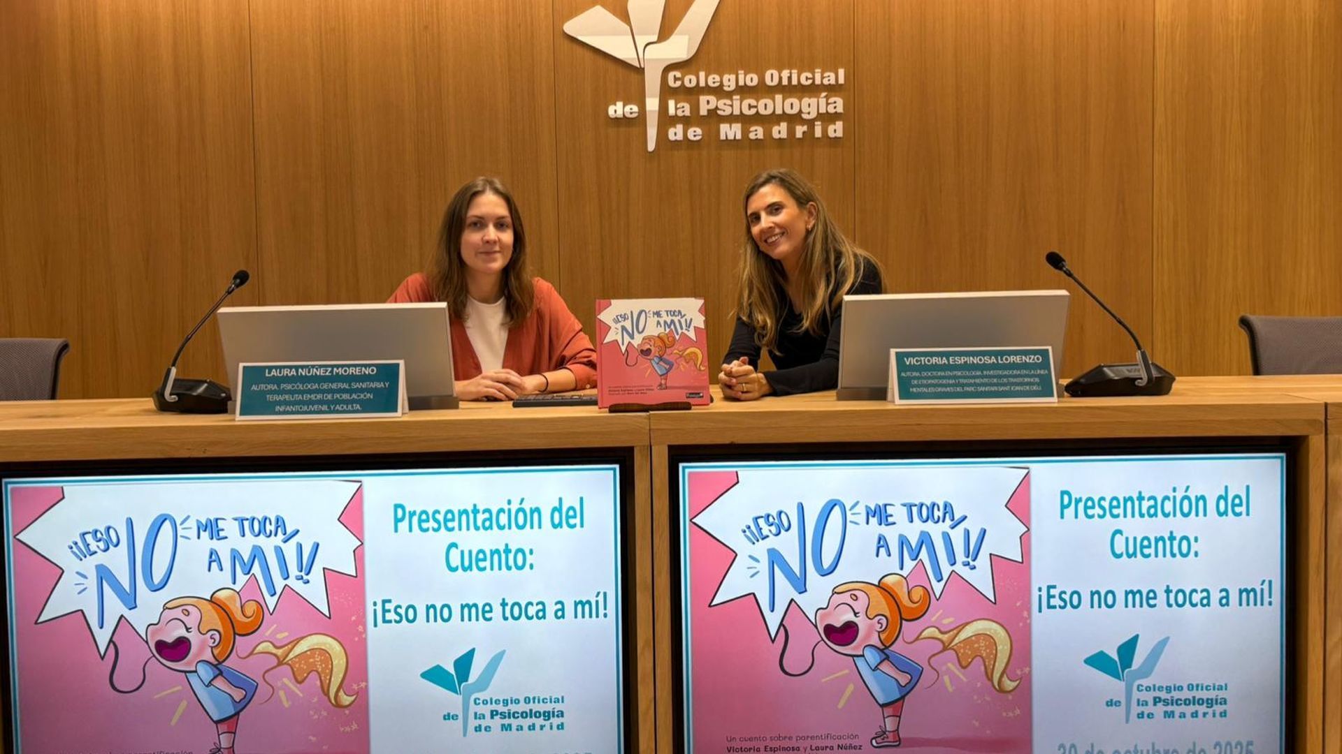 Victoria Espinosa Lorenzo y Laura Núñez Moreno en la presentación del cuento en el Colegio de Psicólogos de Madrid.