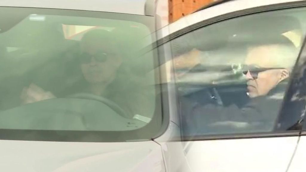 Las primeras horas de Cerdán en libertad: serio, con gafas de sol, en coche y visitando a sus padres y hermana