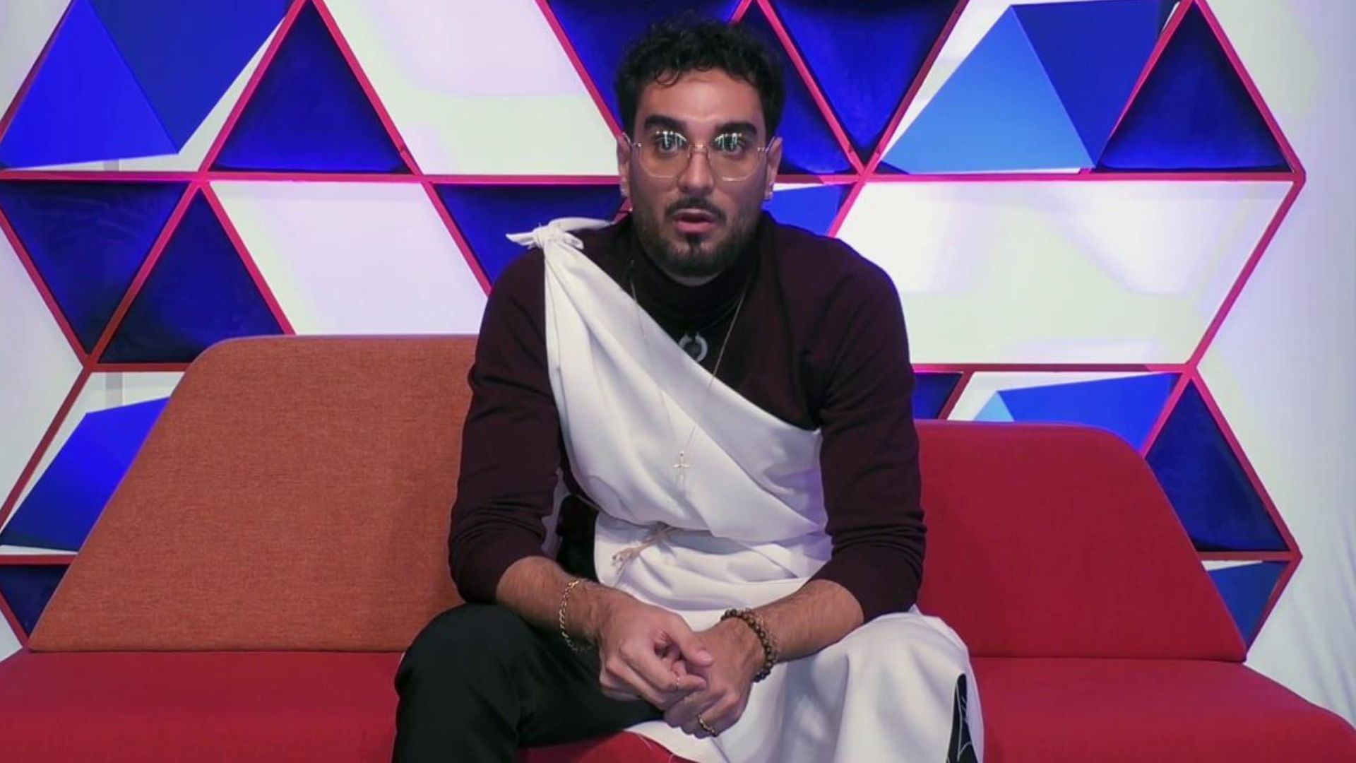 Aquilino se confiesa en el confesionario sobre Paula