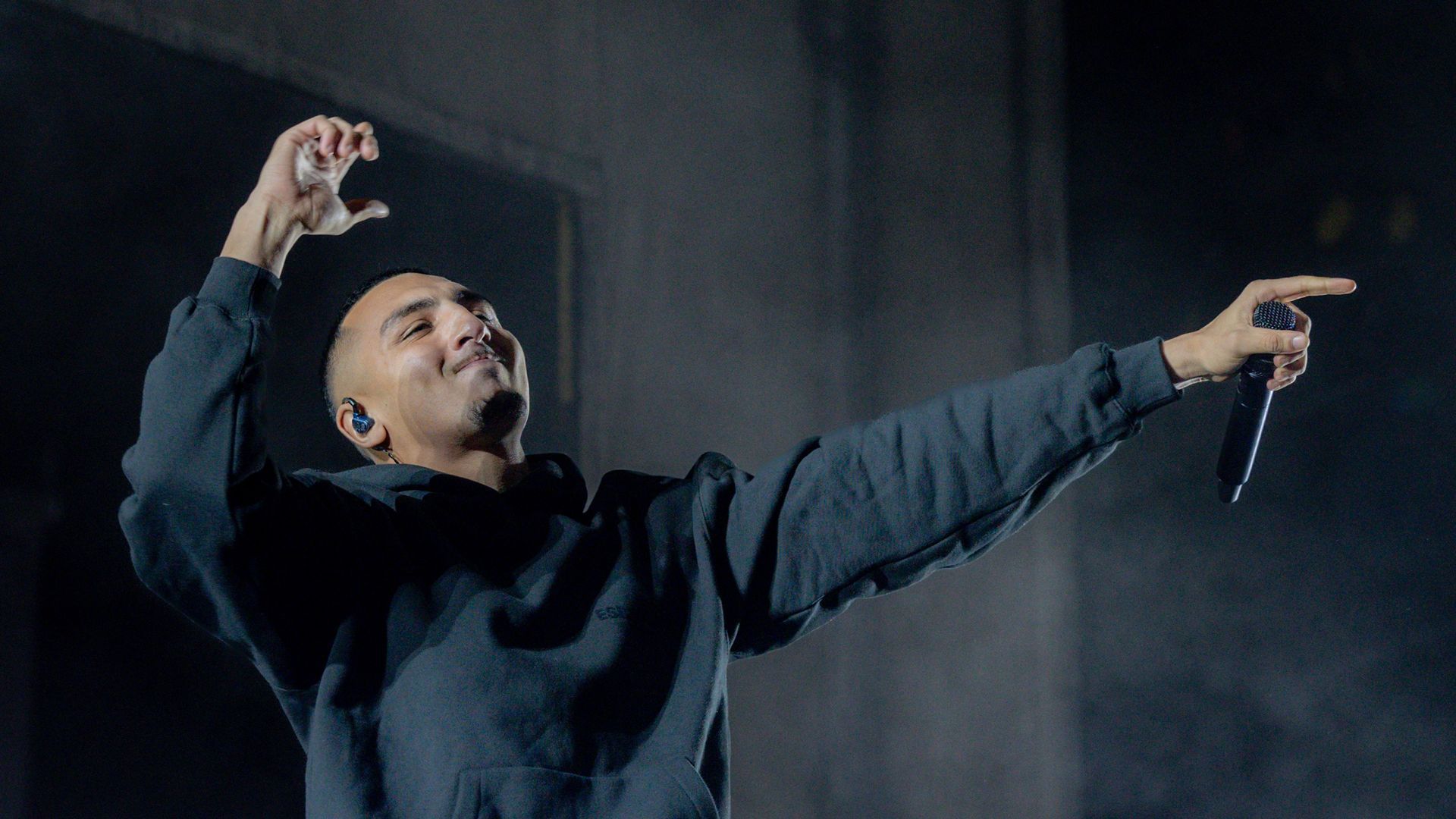 Archivo - El cantante y rapero, Morad, durante su concierto en el WiZink Center, a 23 de diciembre de 2024, en Madrid (España).