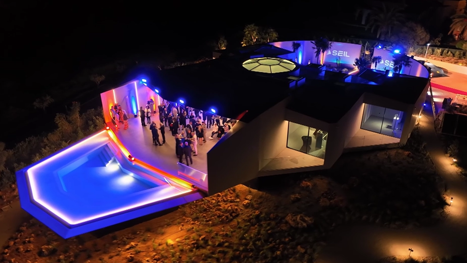 Así es vivir en el Halcón Milenario: una casa inspirada en 'Star Wars' valorada en 9 millones de euros Así es vivir en el Halcón Milenario: una casa inspirada en 'Star Wars' valorada en 9 millones de euros