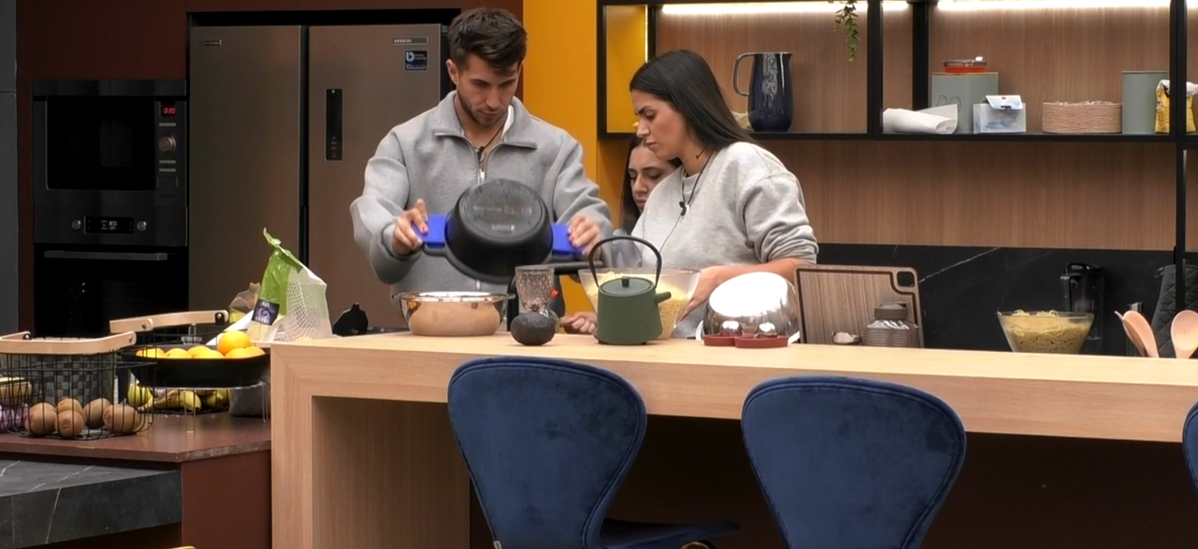 Desirée, José Manuel y Rocío en la cocina