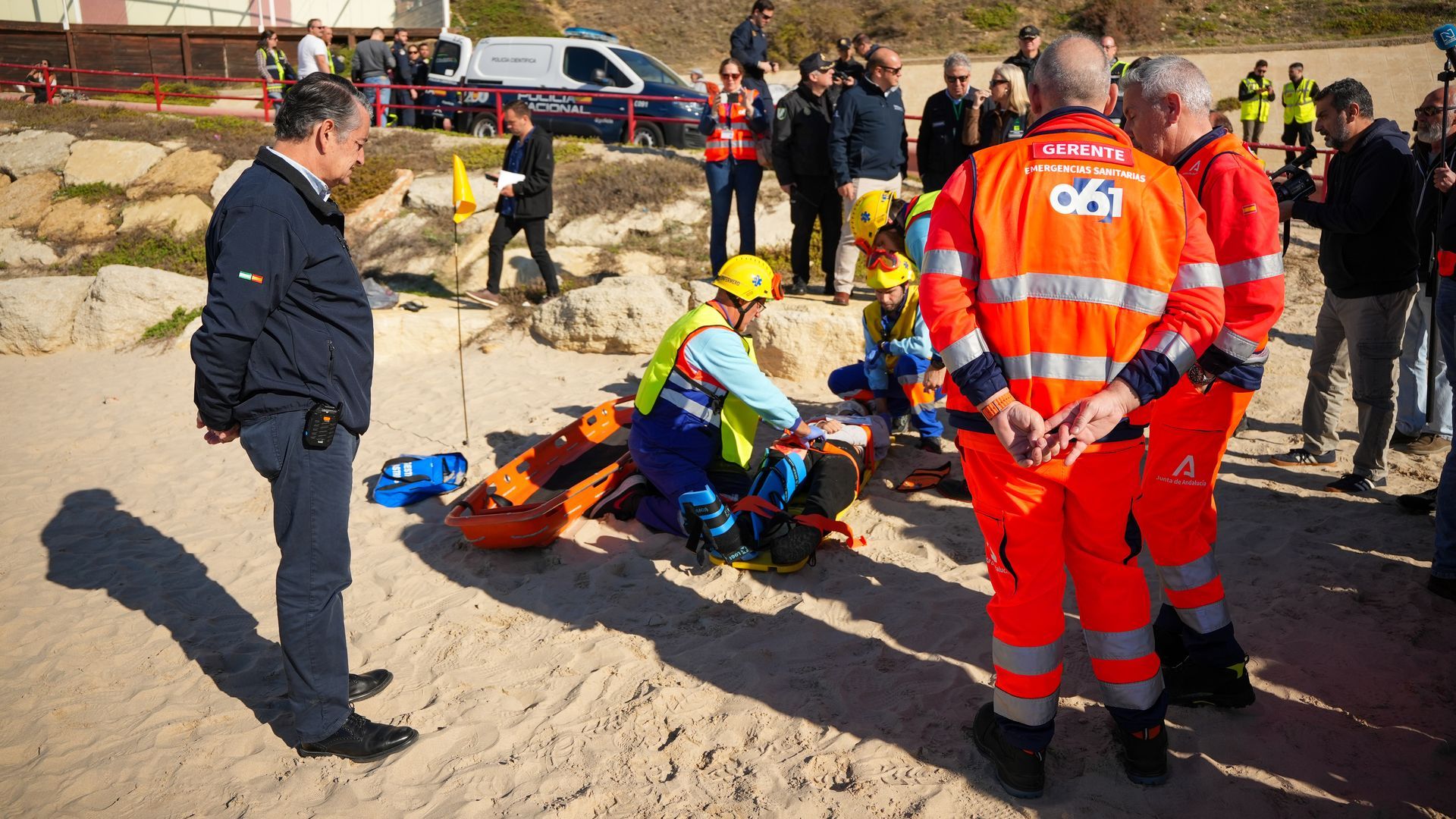 Evacuación de 'heridos' en el simulacro de tsunami en Cádiz