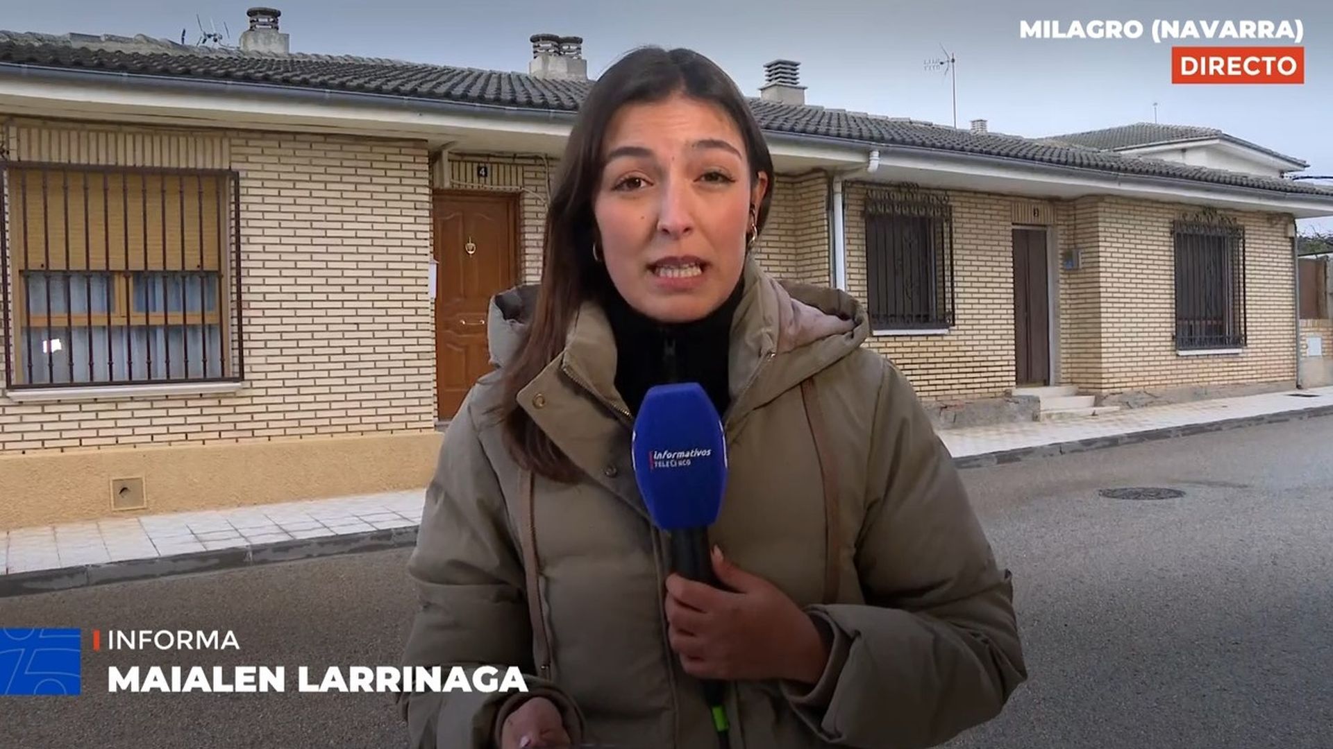 La reportera Maialen Larrinaga informando desde Milagros