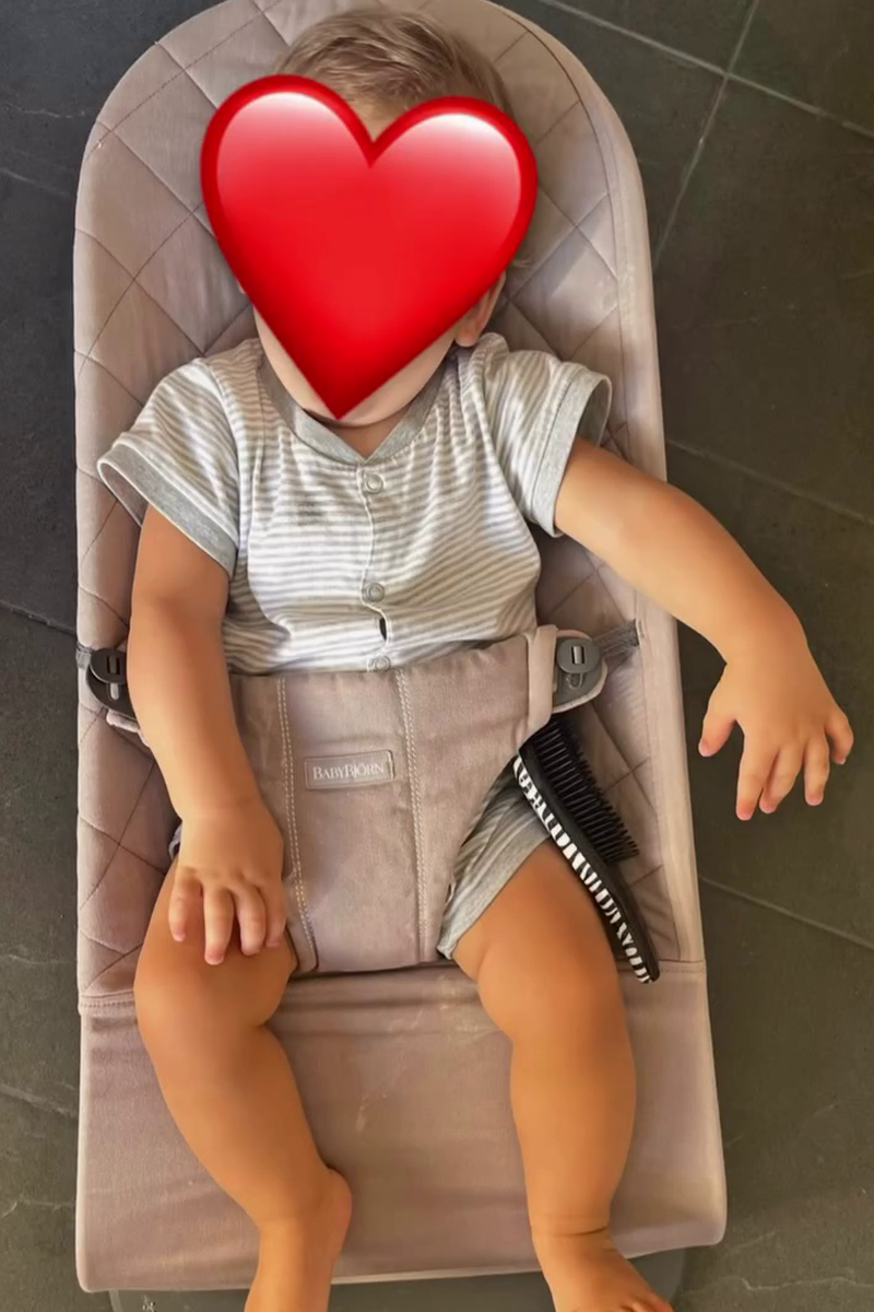 Marta Castro muestra la hamaca de bebé: un must de compra que volvería a hacer