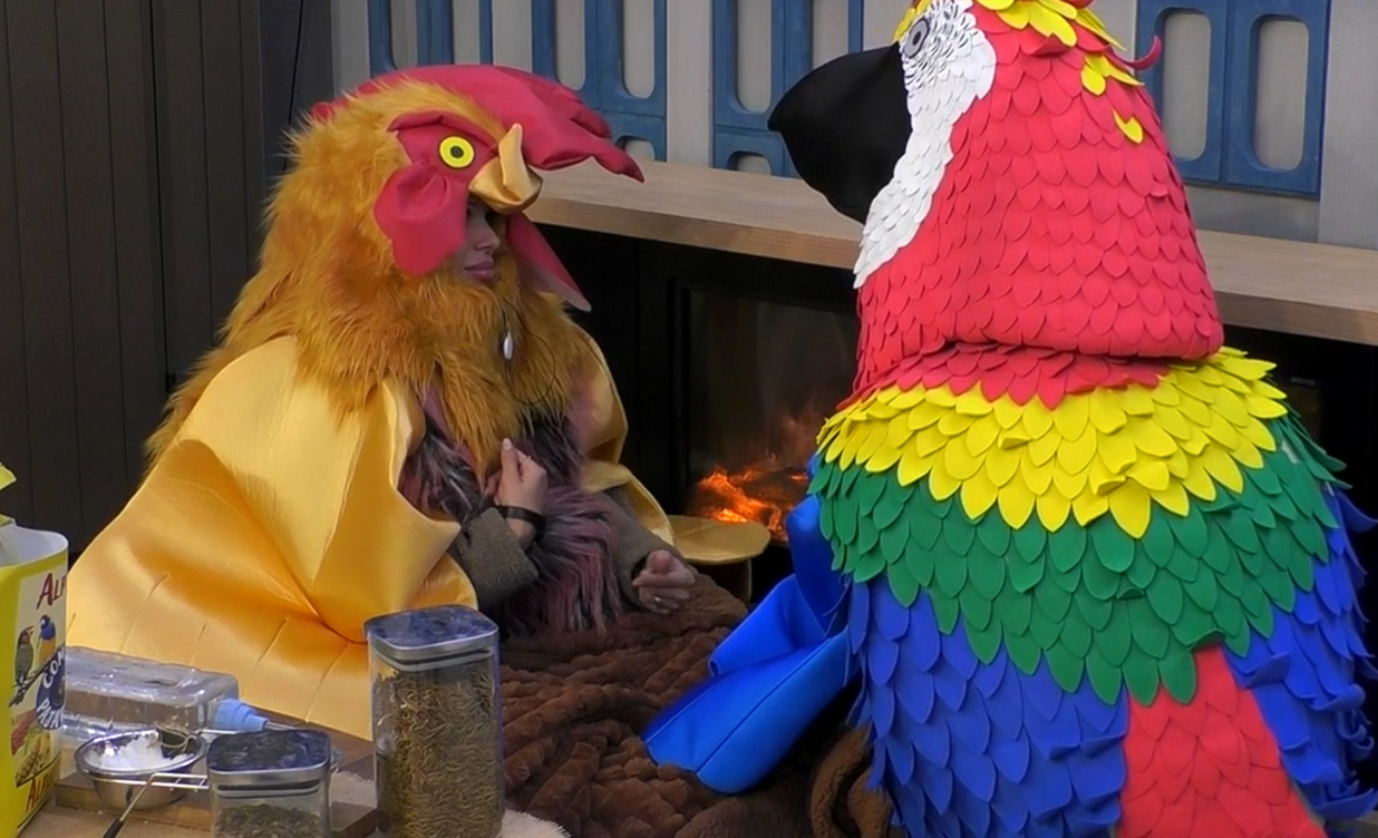 Patricia departe con Paula