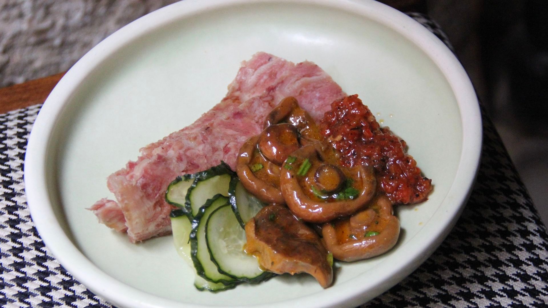 Una de sus elaboraciones con níscalos