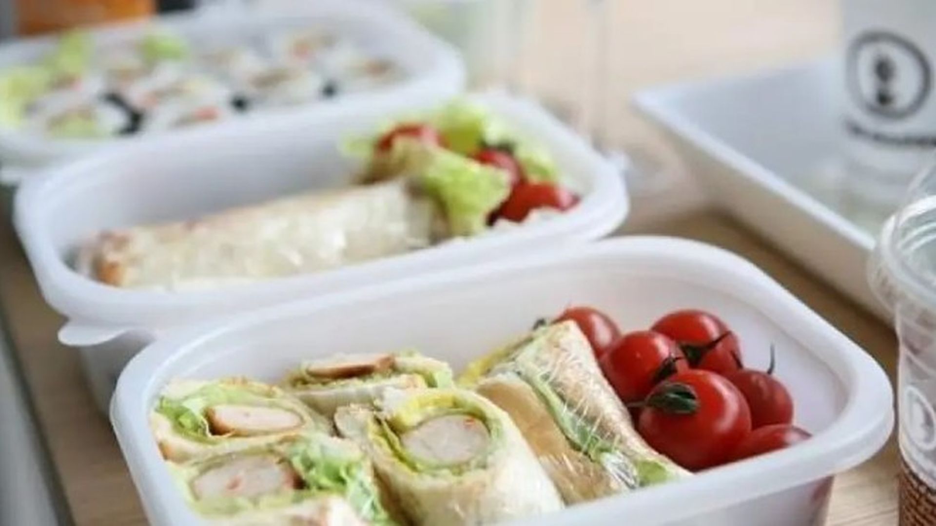 Símbolos y números en los táper que debemos tener en cuenta: ¿cuál es su significado?