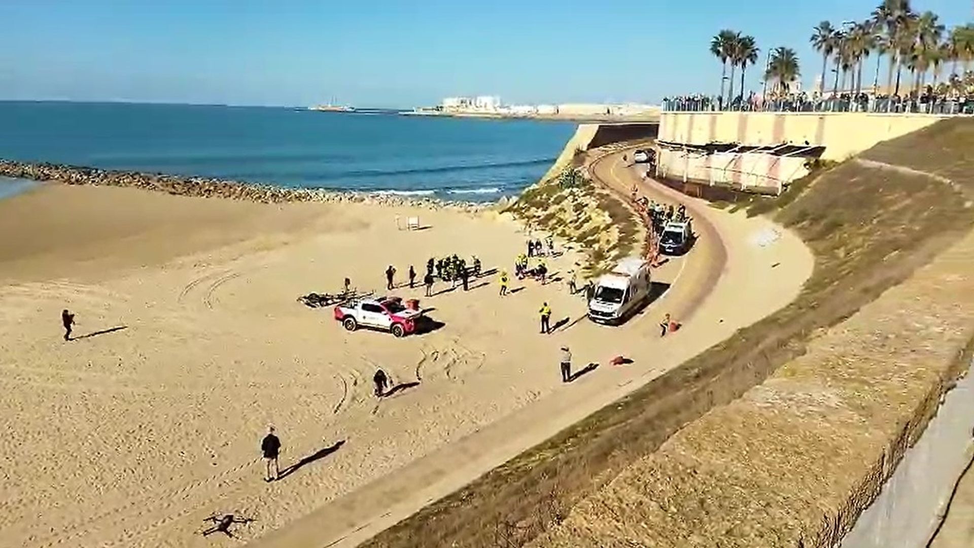 Simulacro de tsunami en la playa de Cádiz