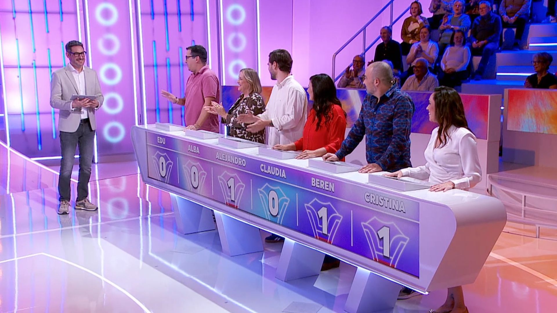 Un concursante hace estallar de risa a Eugeni Alemany: "Las únicas citas que me han ido bien son las de la ITV y una del podólogo"