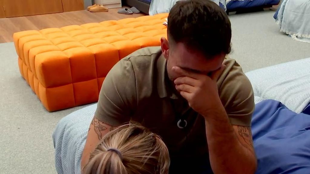 Iñigo acaba completamente roto tras cortar su relación con Edurne y se termina liando en la casa: "¡No tenéis ni idea!"