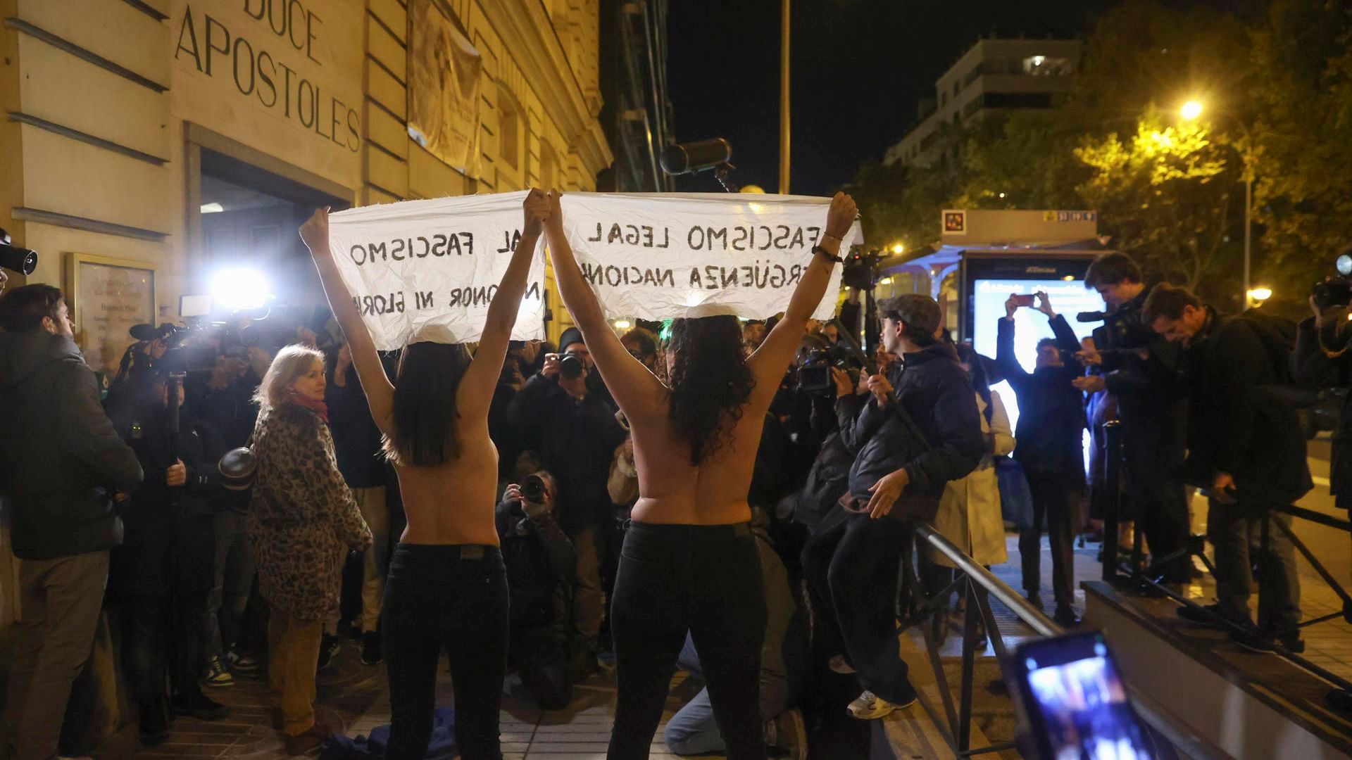 Dos activistas de Femen, víctimas de una agresión sexual tras irrumpir en la entrada de la misa del 50 aniversario de la muerte de Franco: "Señor, que no toque"