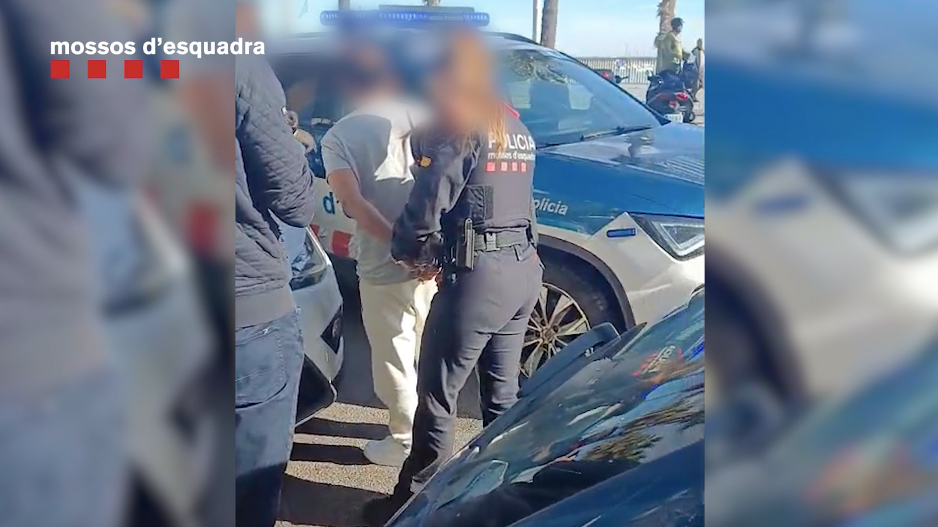 El momento de la detención del hombre en Barcelona