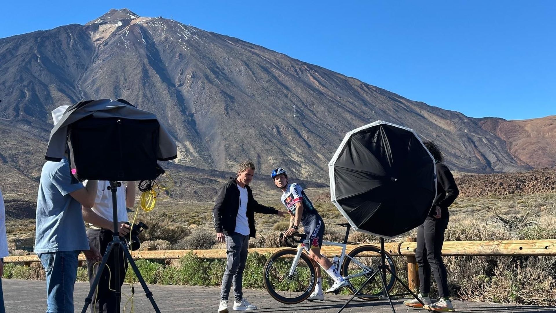 EuropaPress_7101455_rodaje_parque_nacional_teide (1)