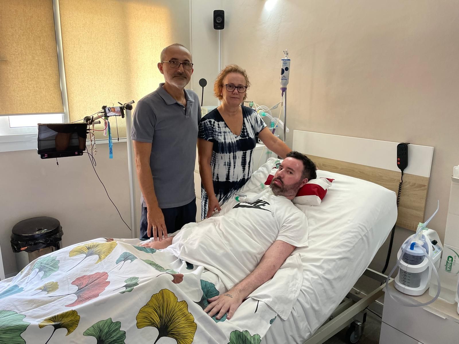 Fran junto a sus padres