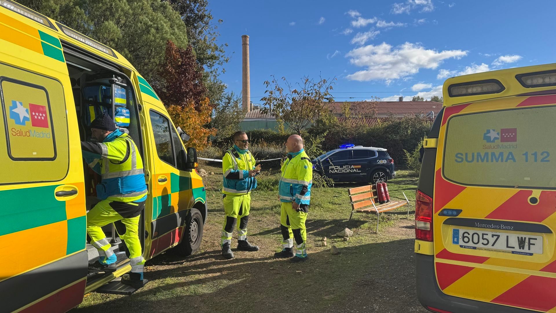 Imagen del incendio en el parque de la calle Gazeta de Alcalá de Henares