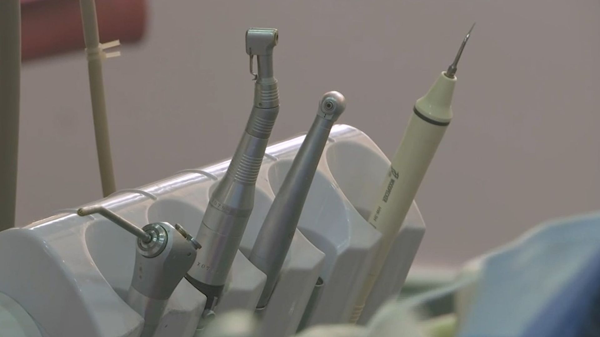 La clínica dental de Alzira que trató a la niña fallecida y a la otra menor hospitalizada está investigando un "lote de anestesia"