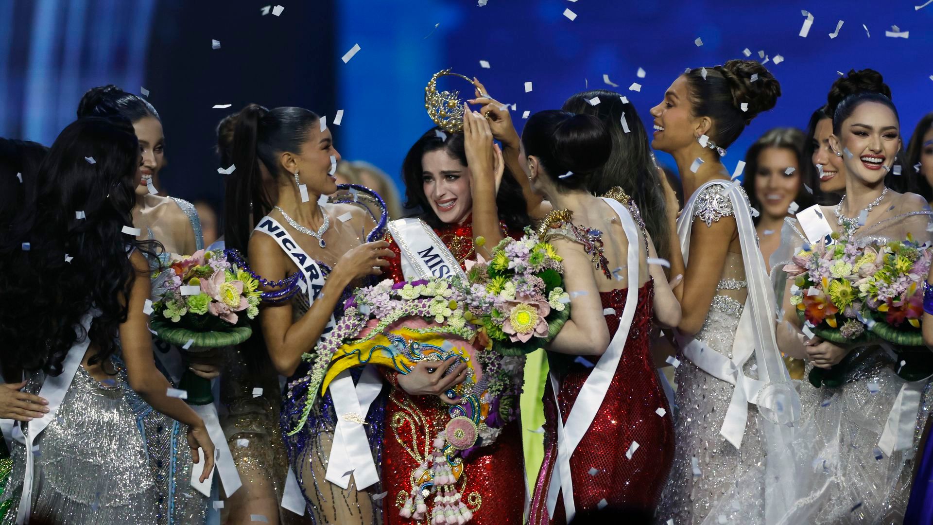 La mexicana Fátima Bosch gana el concurso Miss Universo en Tailandia