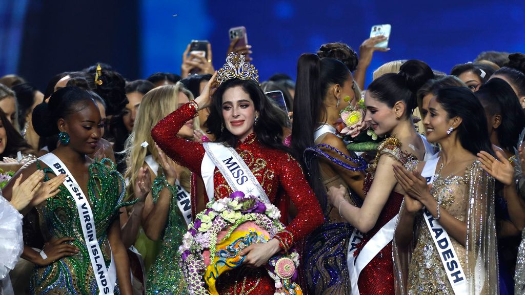 La mexicana Fátima Bosch gana el concurso Miss Universo en Tailandia