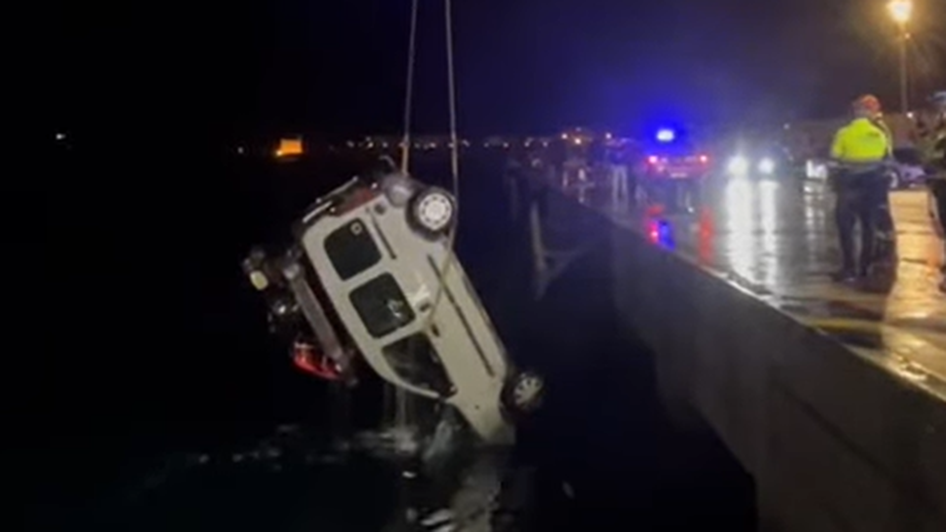 Muere un hombre de 67 años tras caer al mar con su coche en el puerto de Ciutadella, Menorca