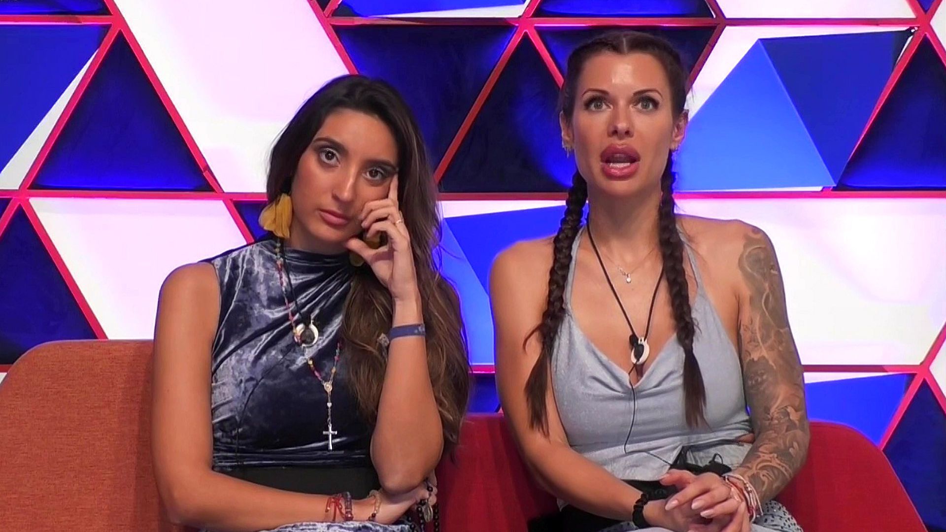 Paula y Patricia en la sala de confesiones para cambiar las nominaciones