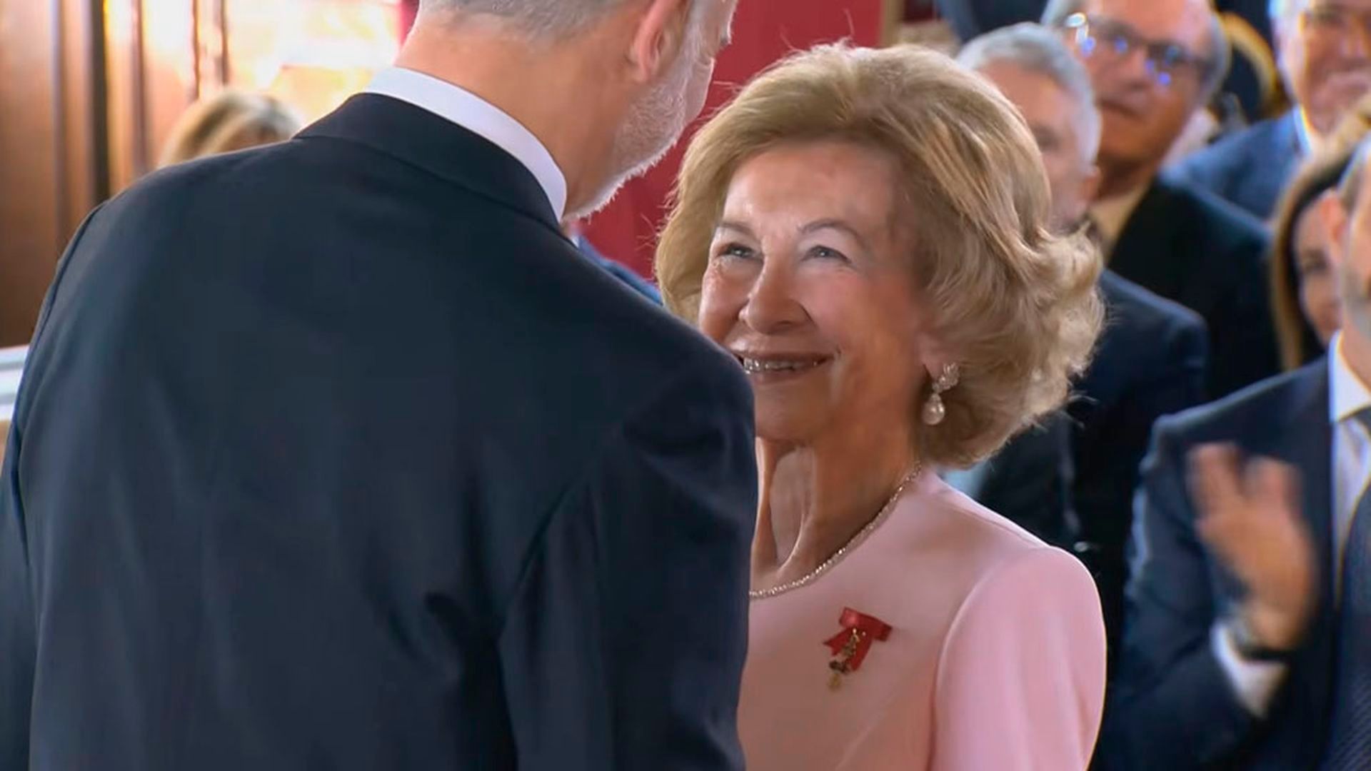 El rey Felipe emociona a la reina Sofía al entregarle el Toisón de Oro