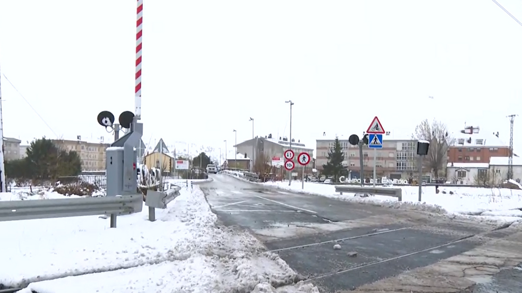 La primera ola de nieve complica la circulación en la mitad norte de España