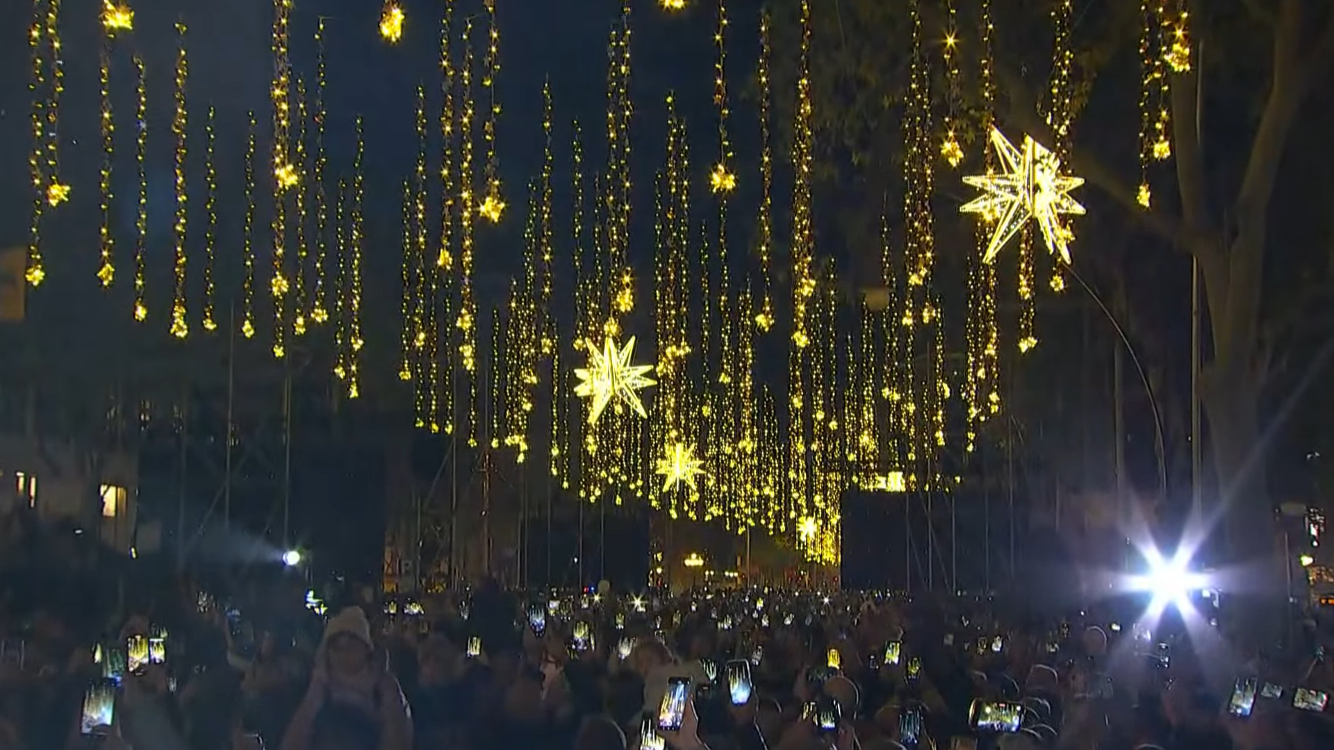 Alumbrado navideño en el Paseo de Gracia de Barcelona