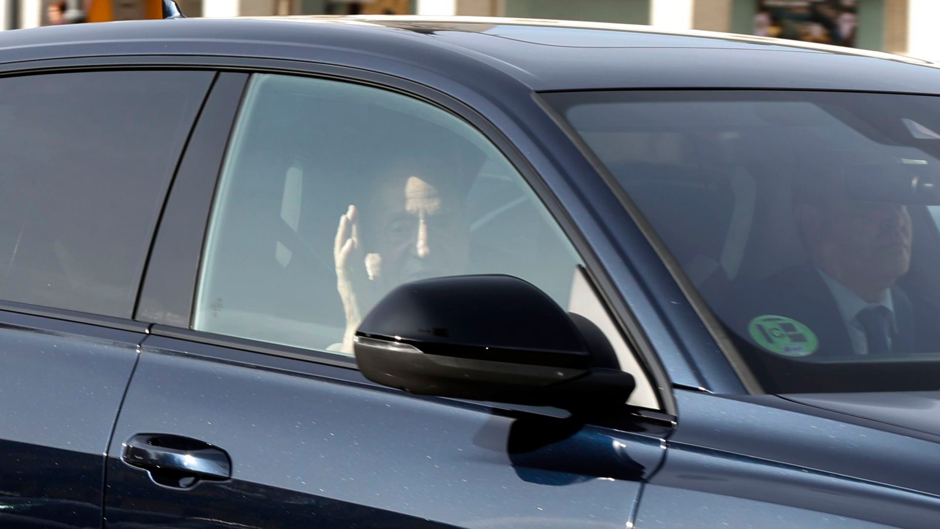 El Rey Juan Carlos a su llegada al Palacio El Pardo, a 22 de noviembre de 2025, en Madrid