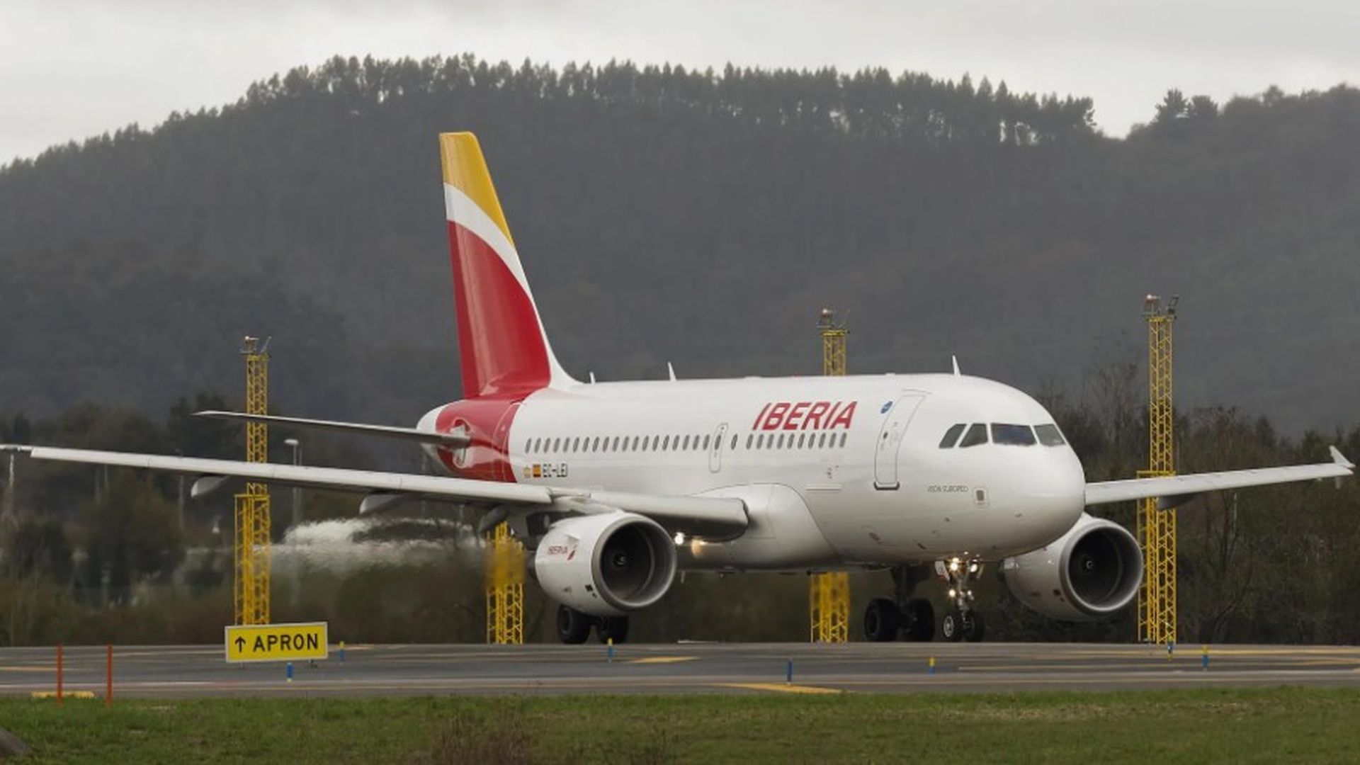 Iberia cancela sus vuelos comerciales a Venezuela por la situación en el país sudamericano