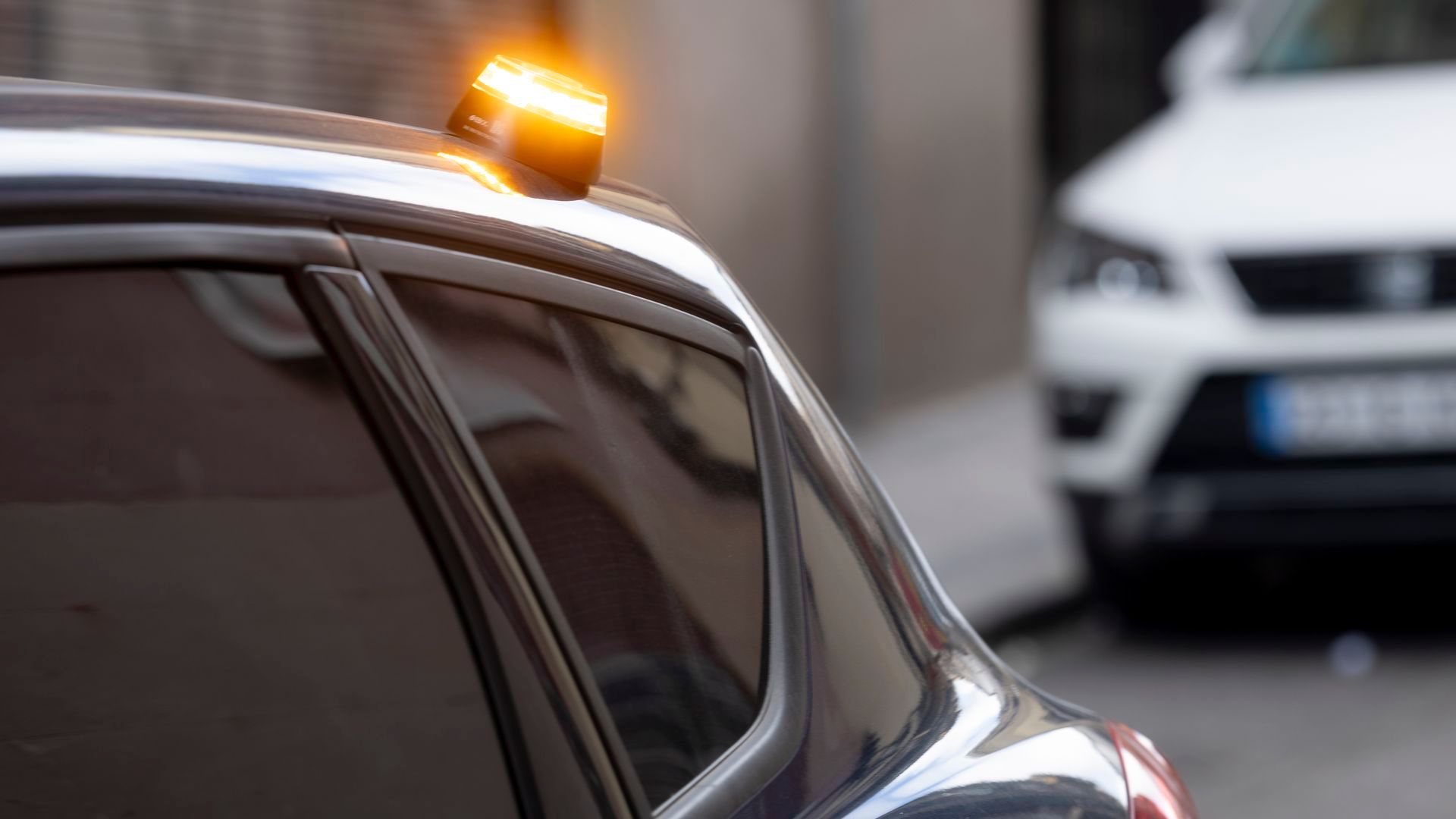 La Agencia Española de Protección de Datos advierte: al adquirir una baliza V16 no hay que dar personales a ninguna administración