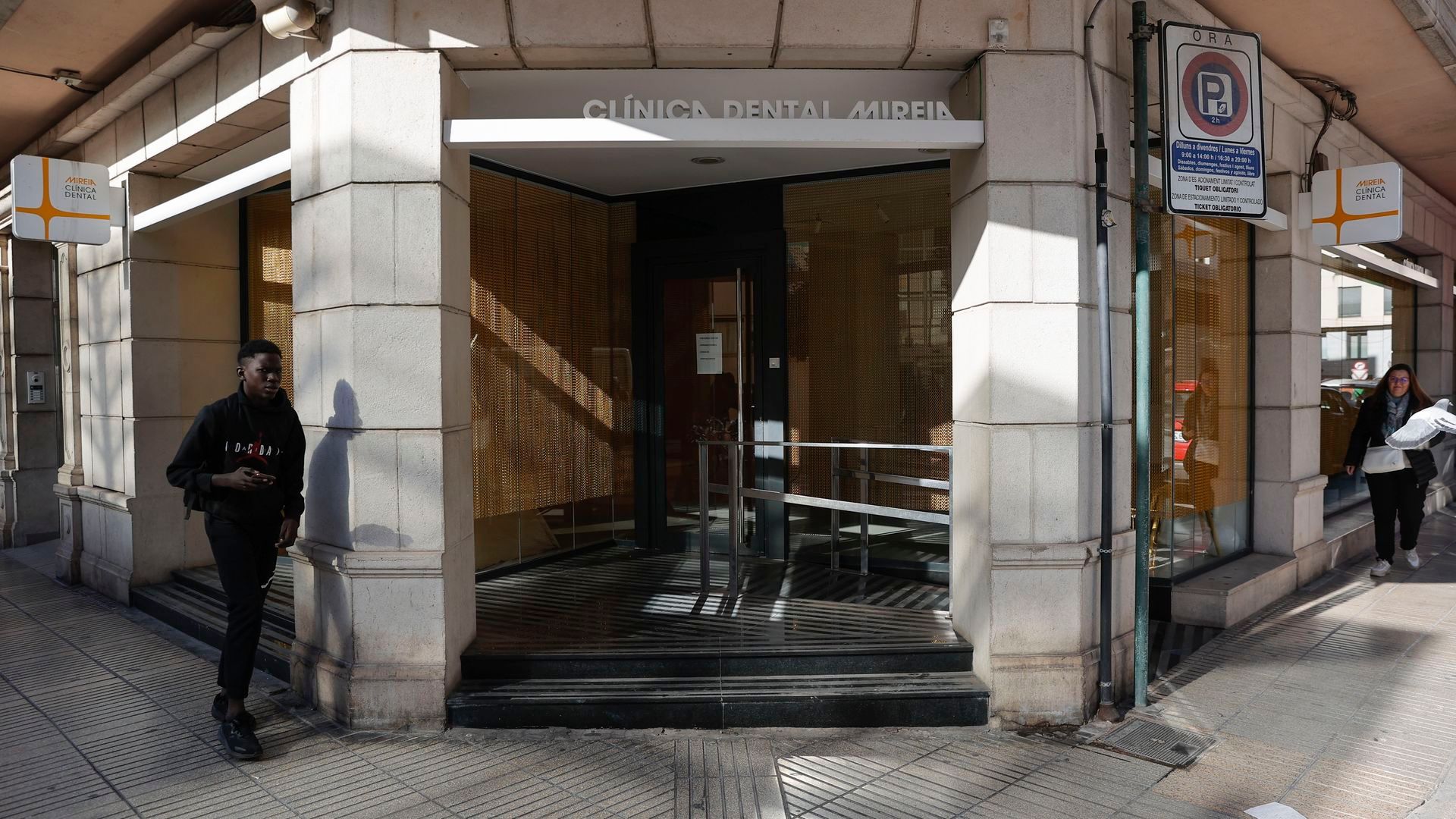 La clínica dental de Alzira que trató a la niña fallecida no está autorizada a realizar técnicas de actividad de anestesia