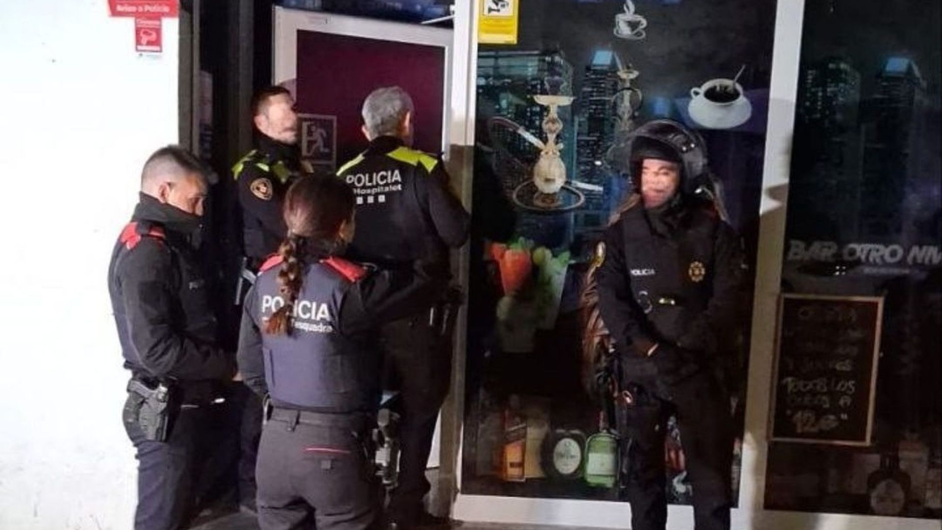 Operativo policial en un local de L'Hospitalet en Barcelona