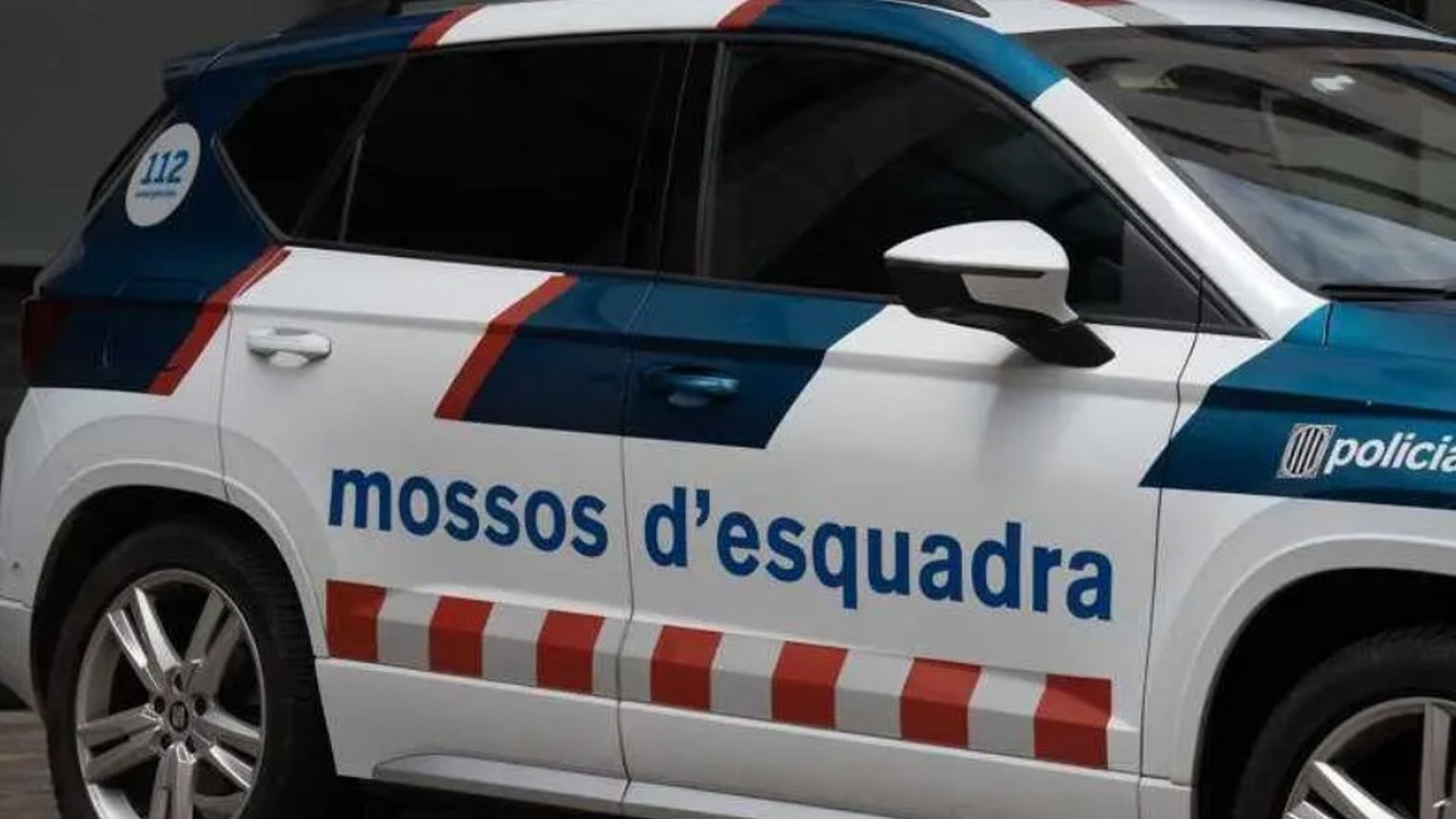 Dos mossos evitan el suicidio de una menor en un puente entre Tiana y Montgat, Barcelona