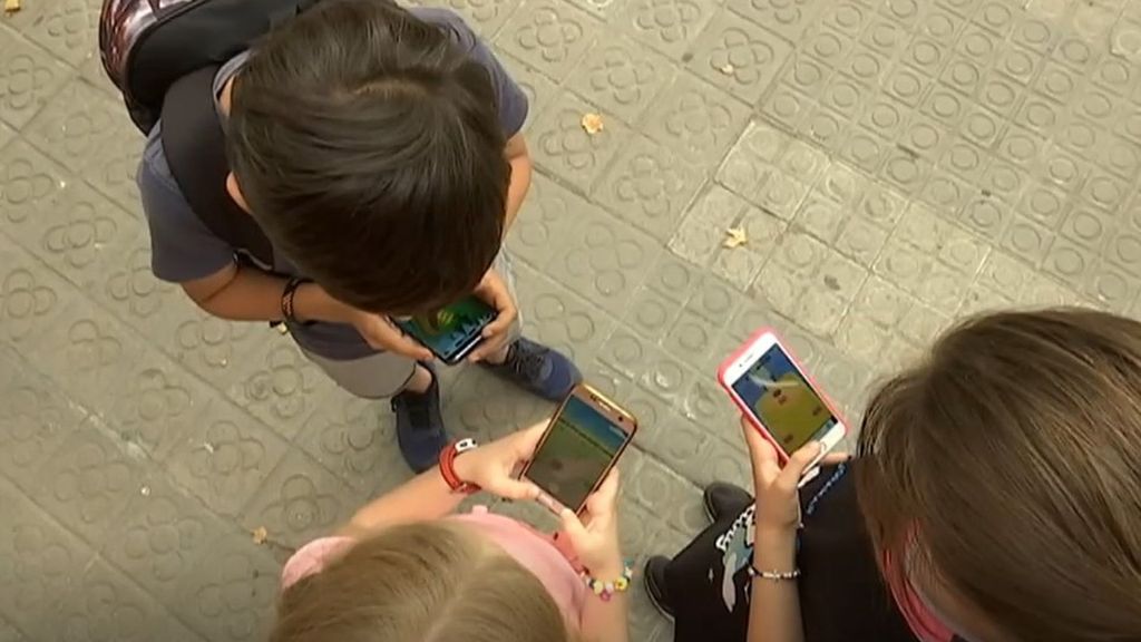 El Gobierno plantea regular el sharenting ante el aumento de riesgos para los menores en redes sociales