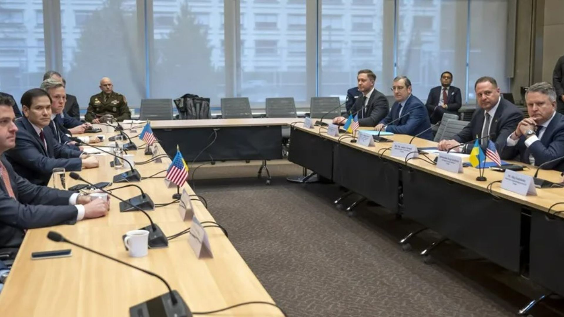 El secretario de Estado de Estados Unidos, Marco Rubio y el Jefe de la Oficina del Presidente de Ucrania, Andriy Yermak, en Ginebra, Suiza