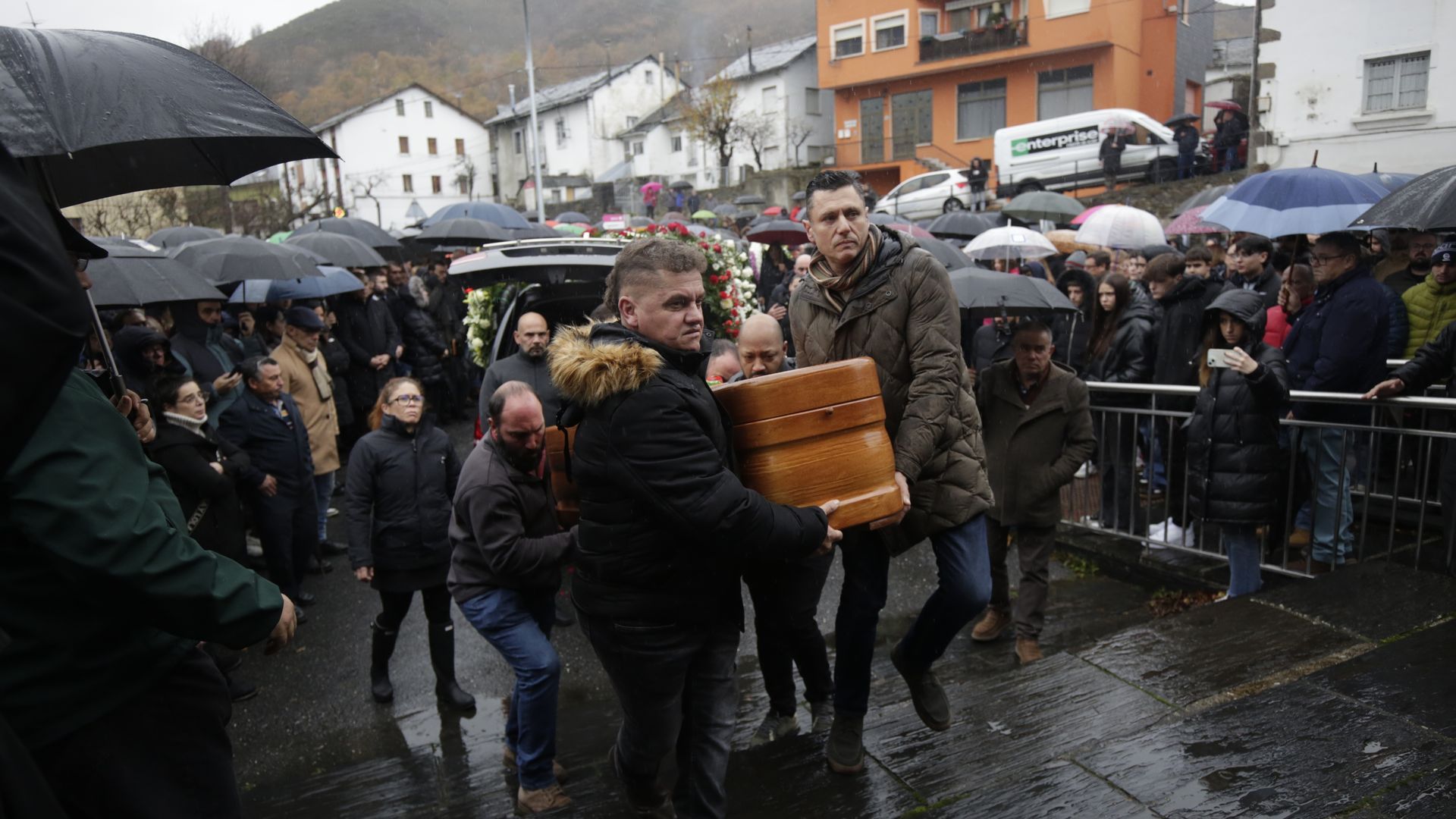 Funeral por el minero Anilson Soares de Brito, fallecido en la mina de Veiga de Rengos