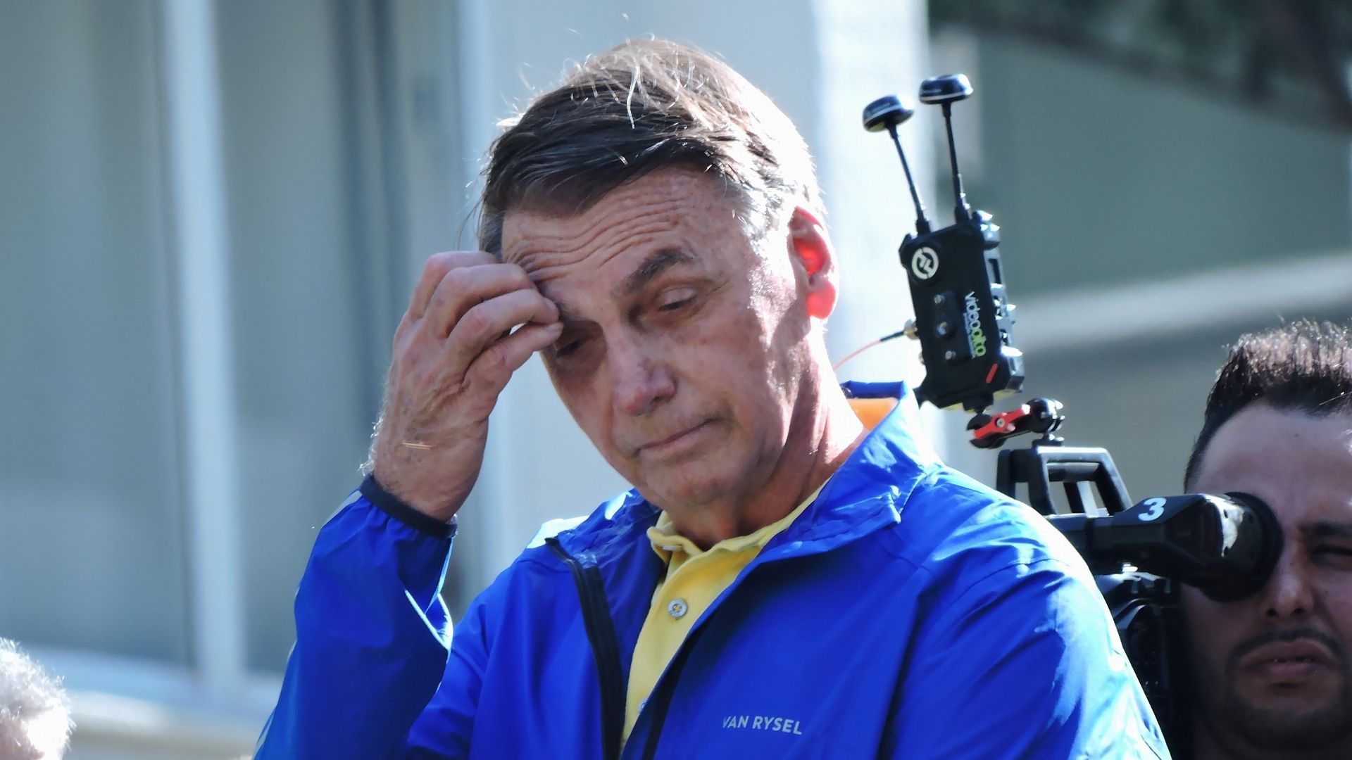 Jair Bolsonaro, expresidente de Brasil, alega "paranoia" por ingesta de medicamentos al quemar su tobillera electrónica