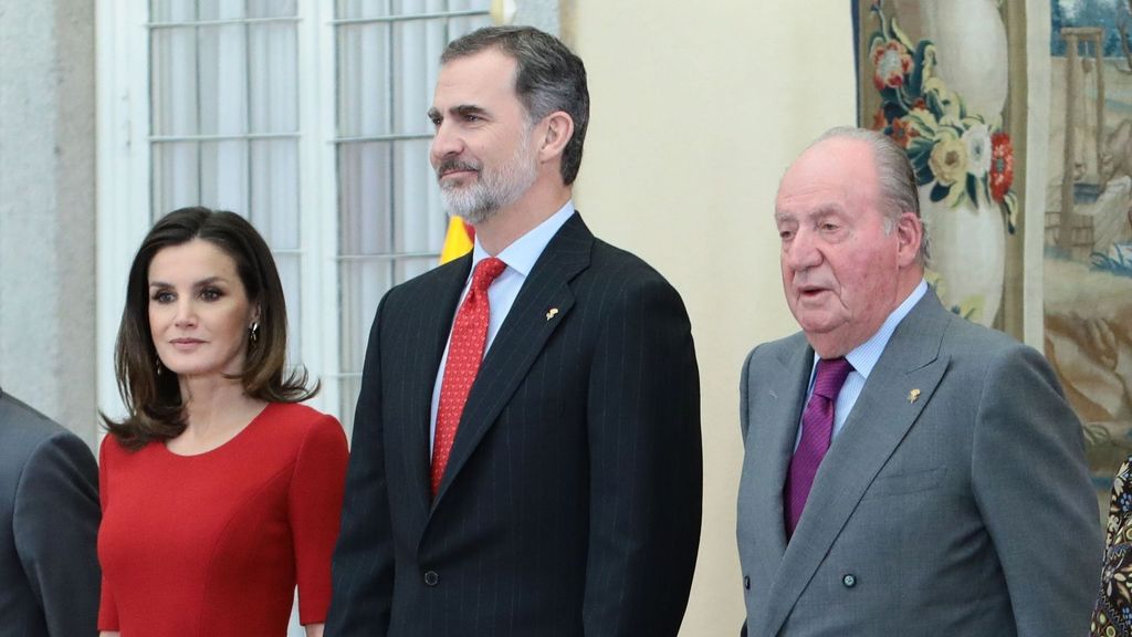 Los reyes junto a don Juan Carlos
