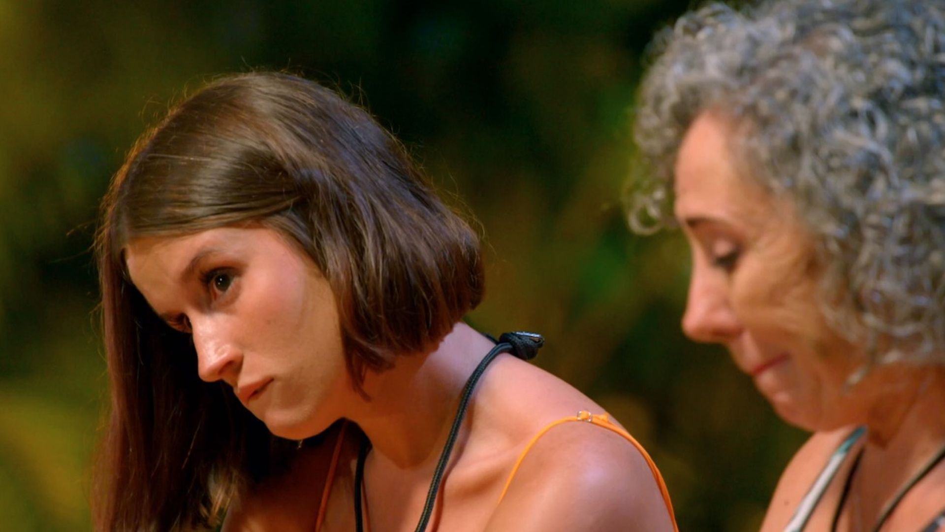 Carmen, la madre de Juanpi, se reencuentra con Sandra en la hoguera de 'La isla de las tentaciones 9' ¡y termina rota al enterarse de todo lo que ha pasado!